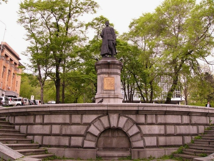 Памятник адмиралу В.С. Завойко
